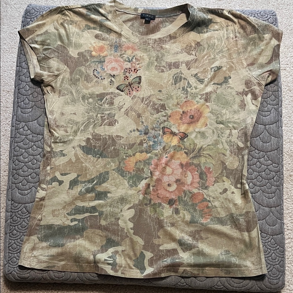 Yukiko Floral Camouflage Short Sleeve Top